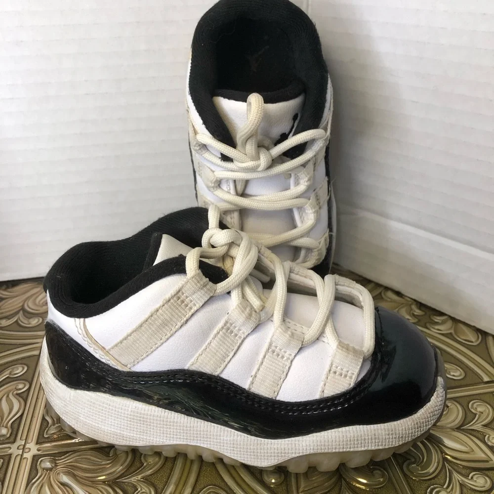 Jordan Kids Black and White Sneakers size 6C